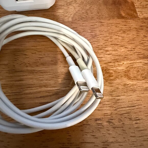 IQ Dual Port Wall Charger Adapter with 2 Iphone USB to Lightning Cables - Picture 8 of 8